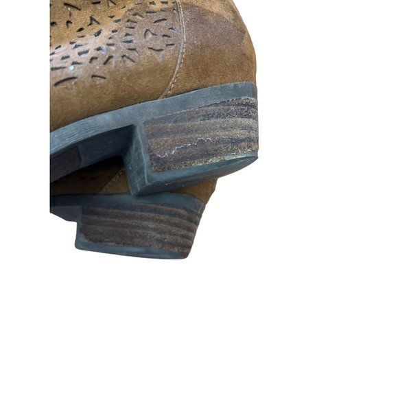 Carlos Santana Womens Shoes 6M Brett Brown Ankle Boot Faux  Laser Cut Suede Heel - Picture 7 of 9